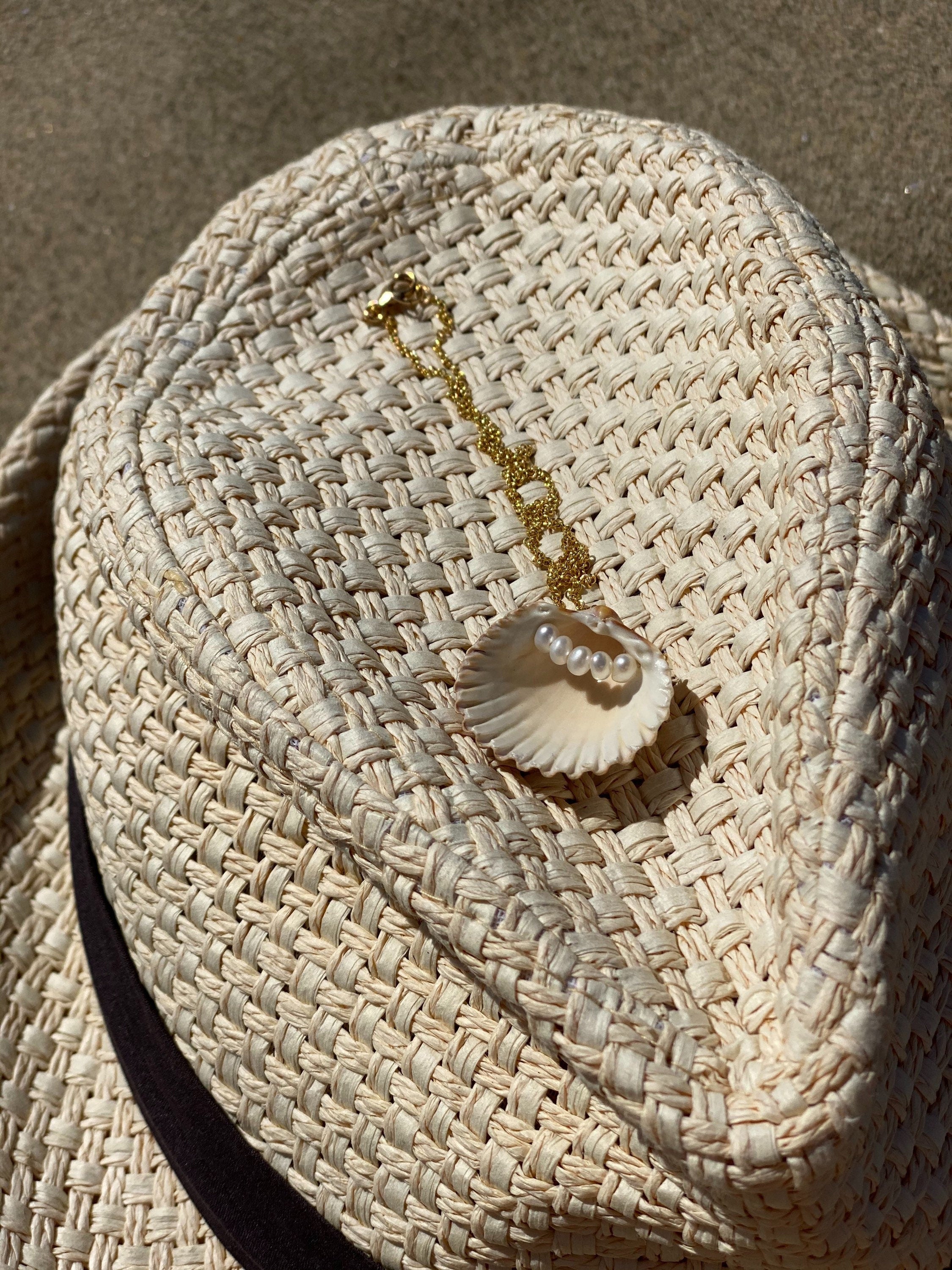 Real shell and mini pearls pendant on gold plated 925 silver chain.