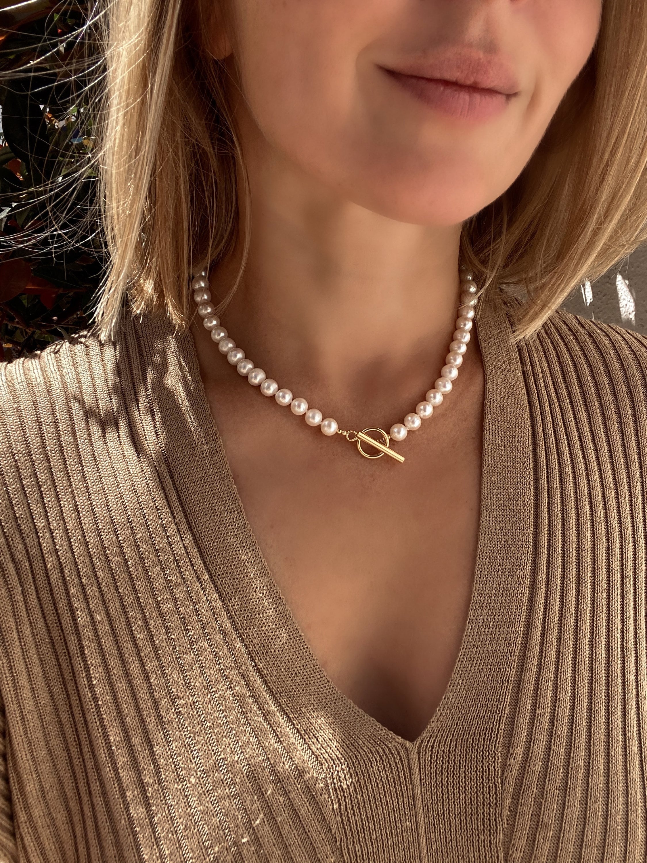 Classic white round pearl necklace with gold vermeil toggle closure