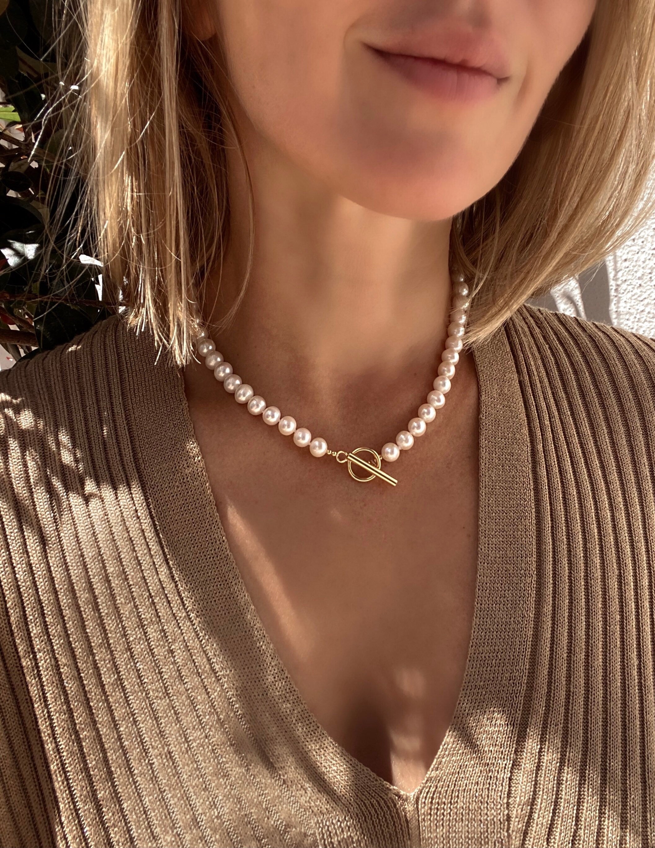Classic white round pearl necklace with gold vermeil toggle closure