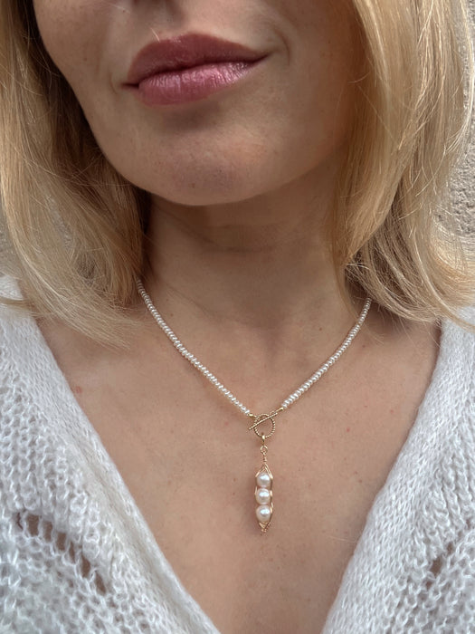 pearl peapod necklace
