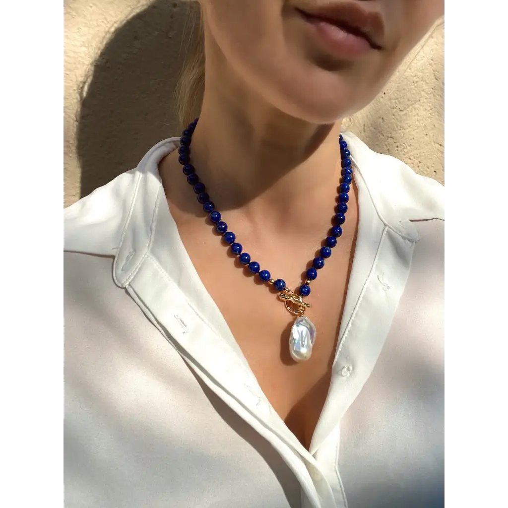 Lapis lazuli beaded necklaces with baroque pearl pendant