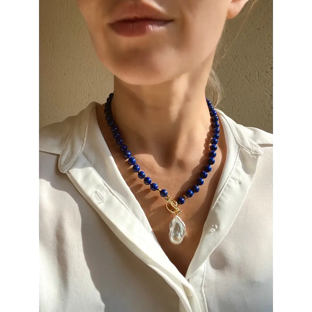Lapis lazuli beaded necklaces with baroque pearl pendant