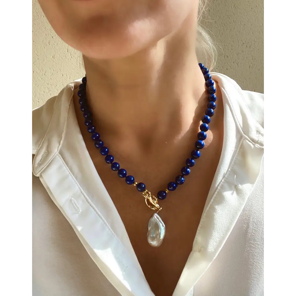 Lapis lazuli beaded necklaces with baroque pearl pendant