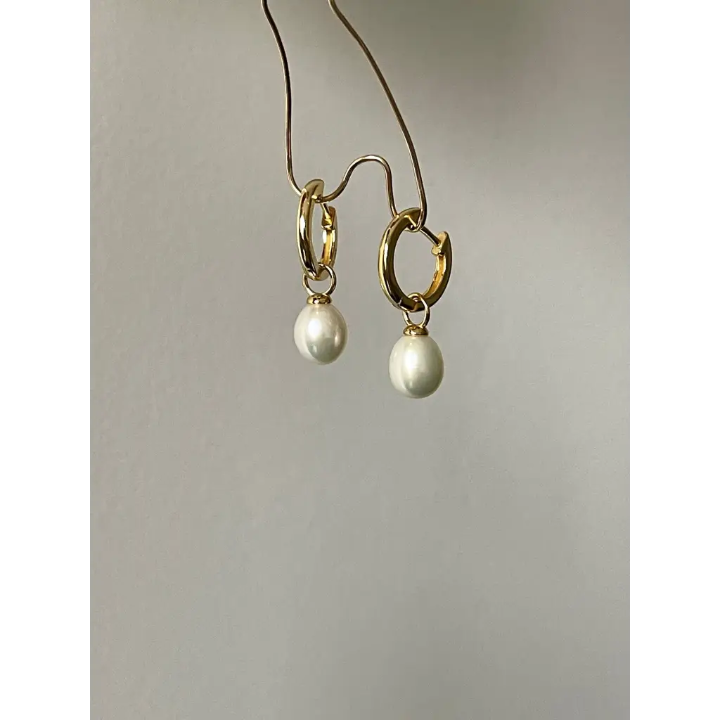 Pearl hoop earrings Cute classy pearl earrings made of gold