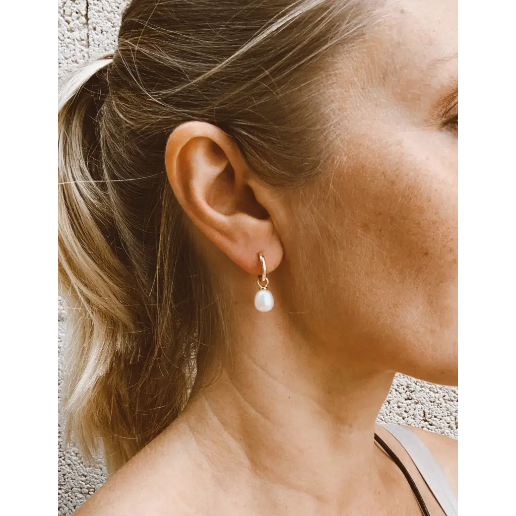 Pearl hoop earrings Cute classy pearl earrings made of gold