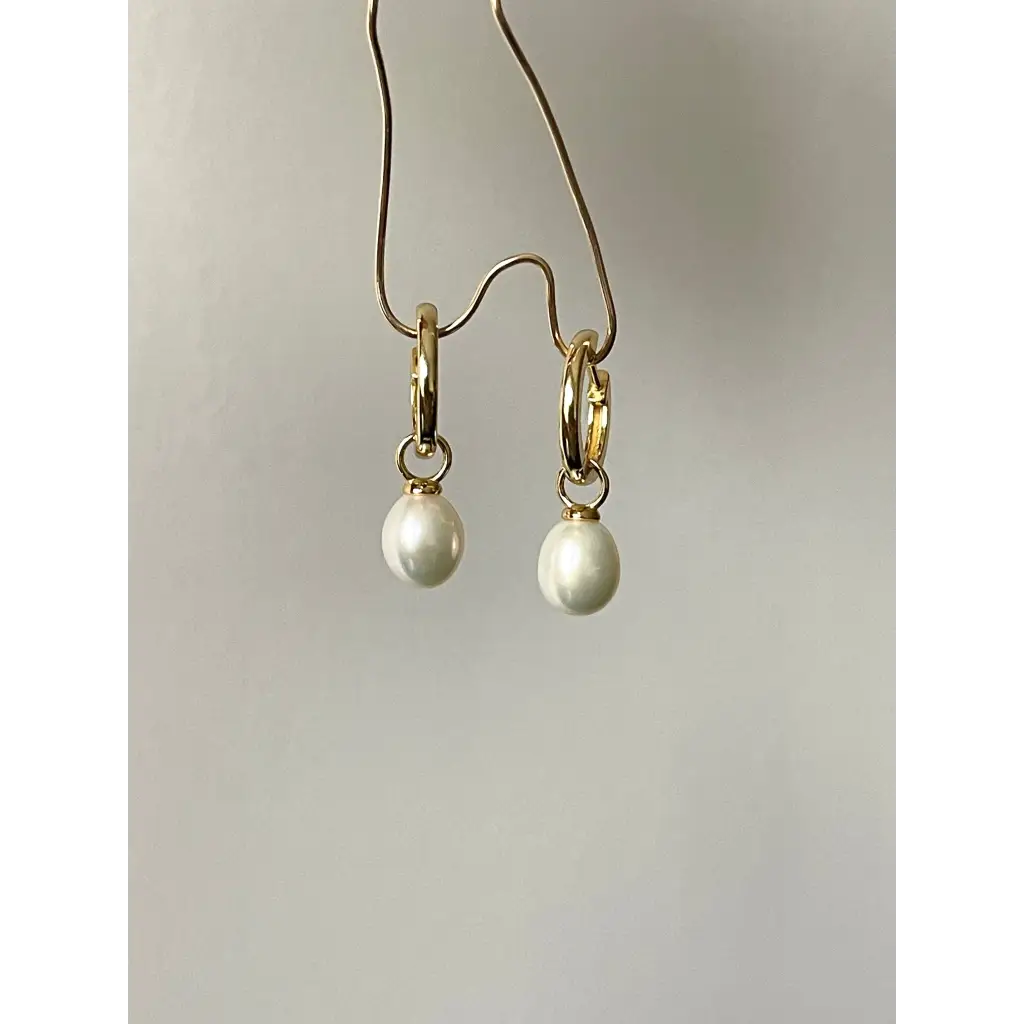 Pearl hoop earrings Cute classy pearl earrings made of gold
