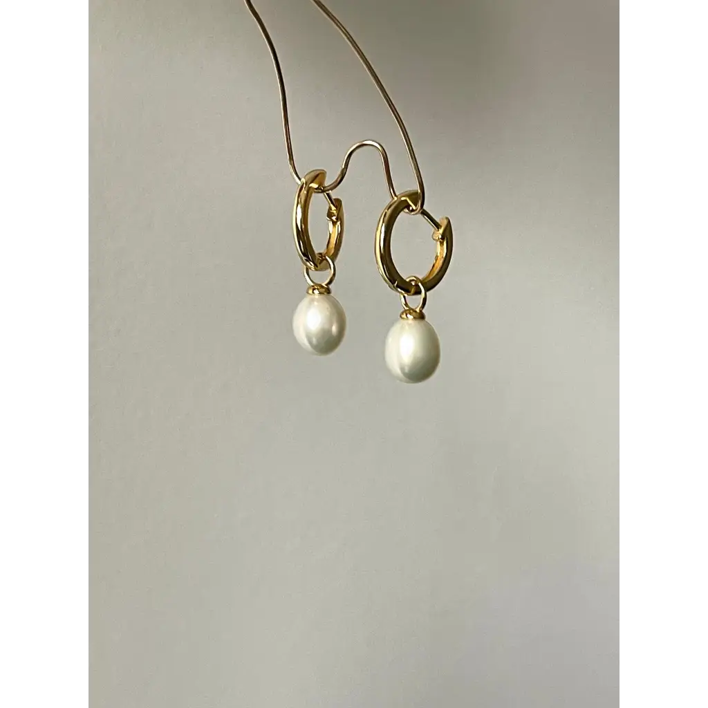 Pearl hoop earrings Cute classy pearl earrings made of gold