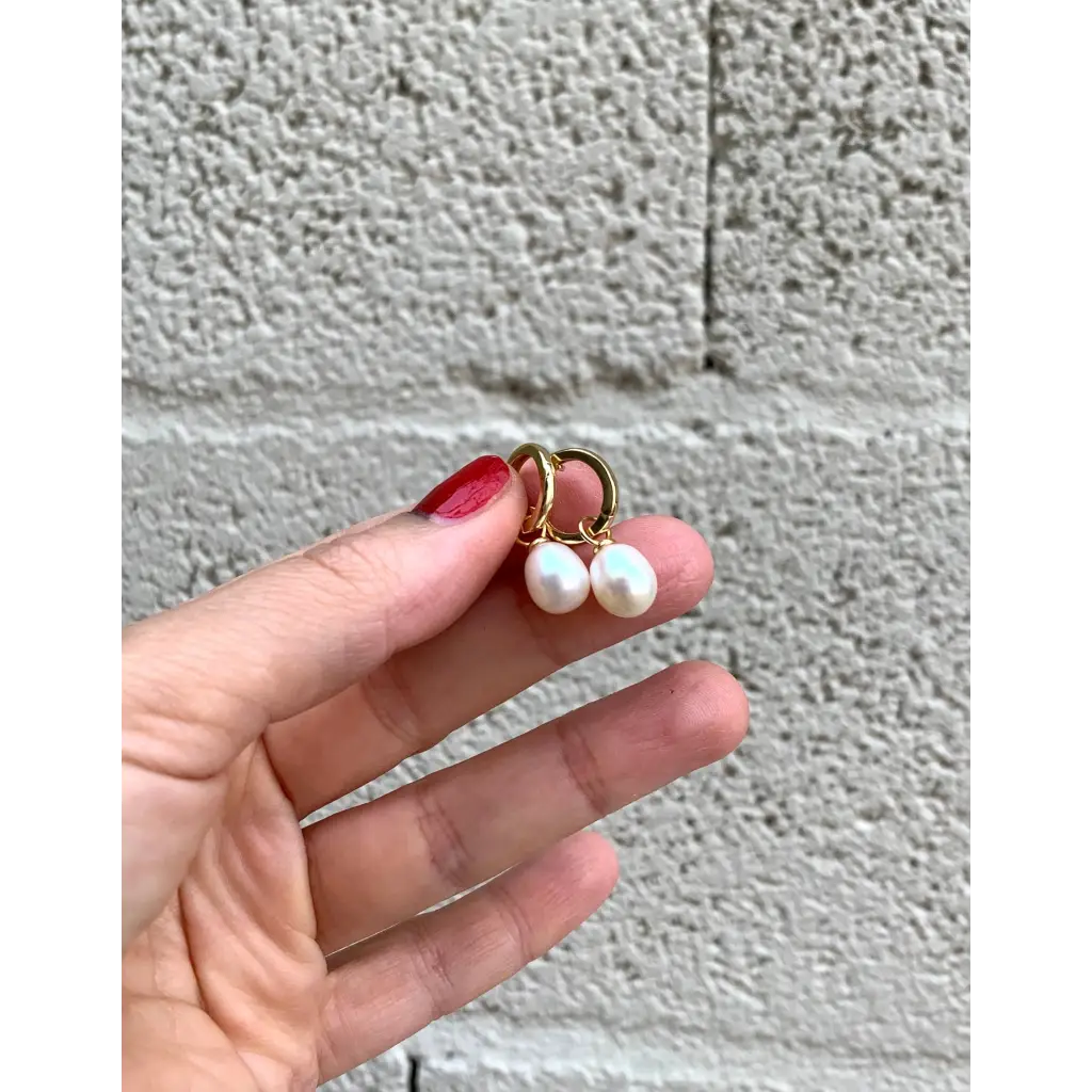 Pearl hoop earrings Cute classy pearl earrings made of gold