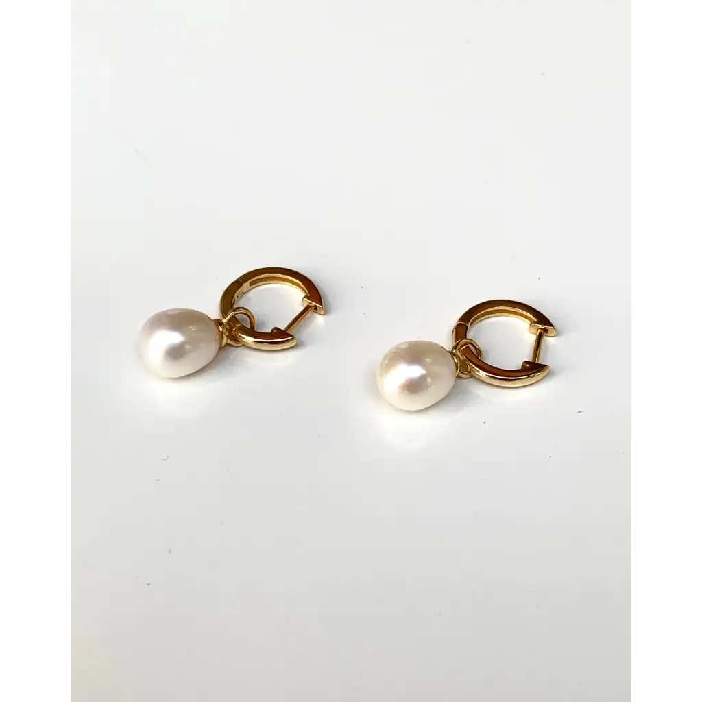 Pearl hoop earrings Cute classy pearl earrings made of gold