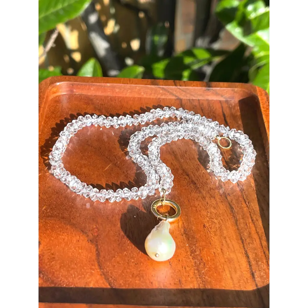 Rock crystal and baroque pearl beaded necklace Estrella Del
