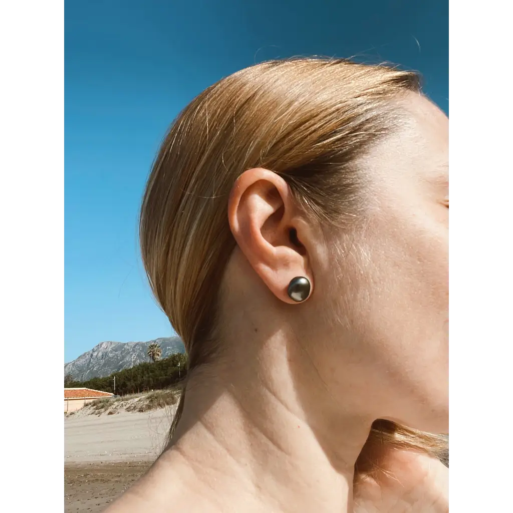 Tahitian keshi pearl stud earrings solid gold 18k
