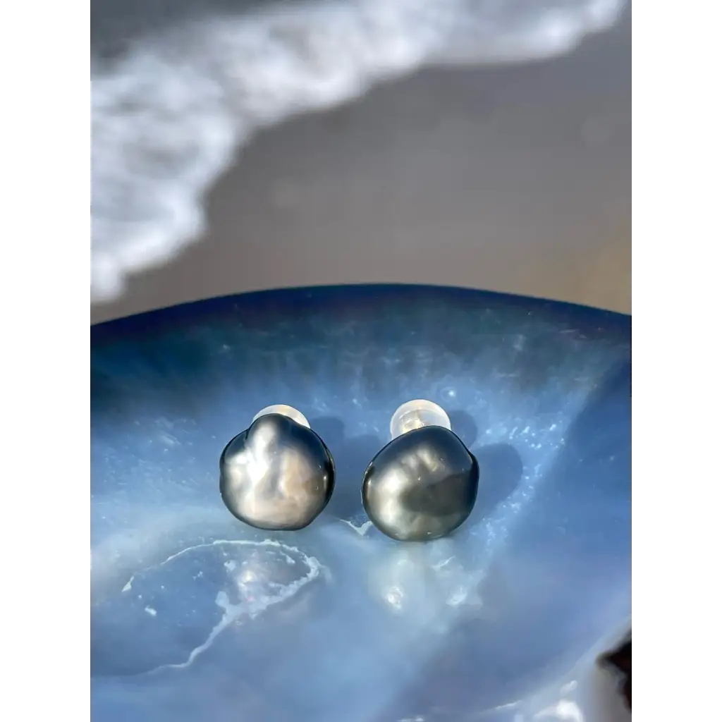 Tahitian keshi pearl stud earrings solid gold 18k