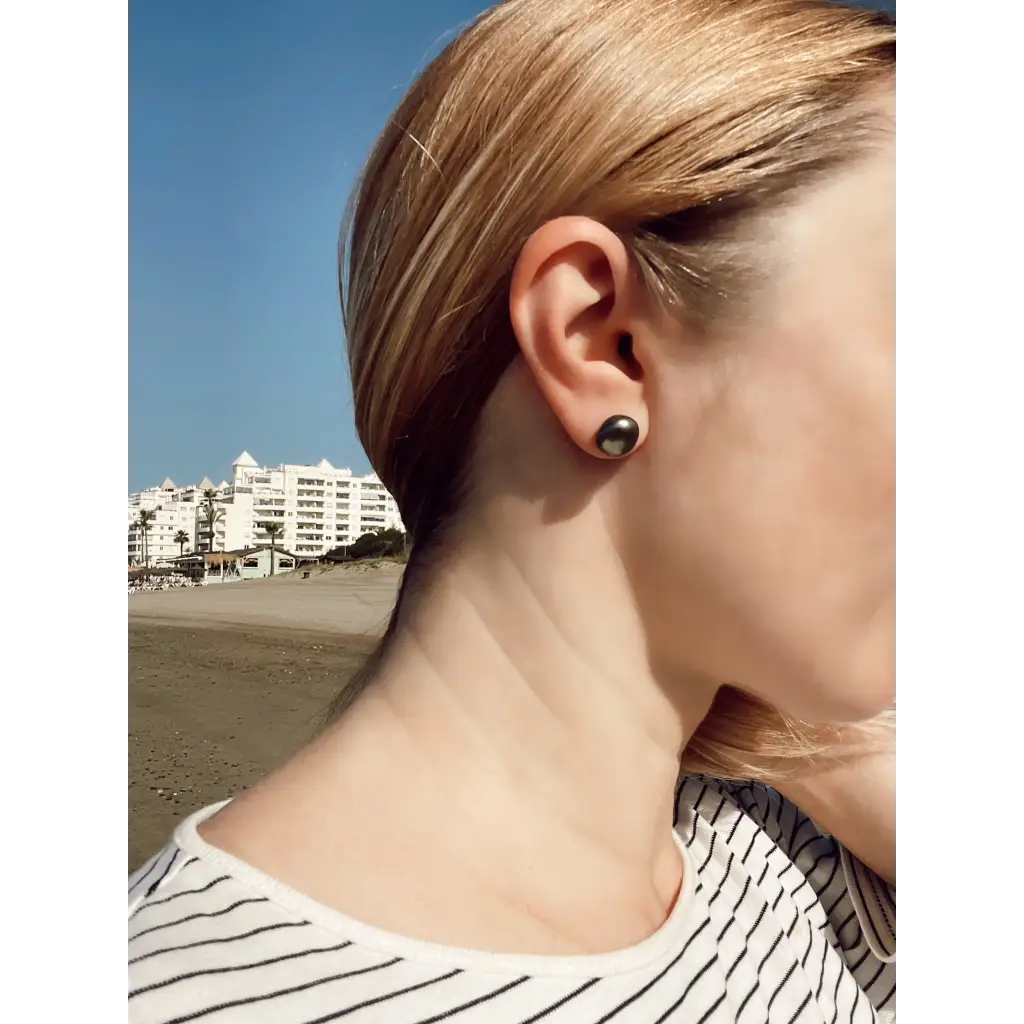Tahitian keshi pearl stud earrings solid gold 18k