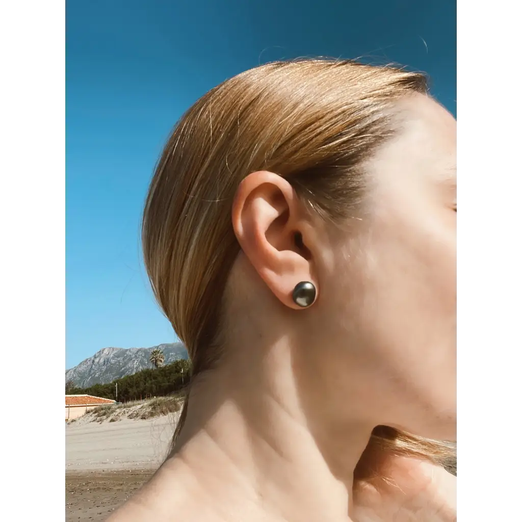 Tahitian keshi pearl stud earrings solid gold 18k
