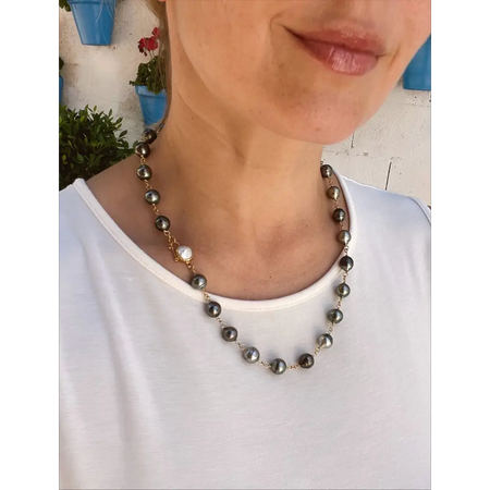 Tahitian pearl necklace and bracelet set