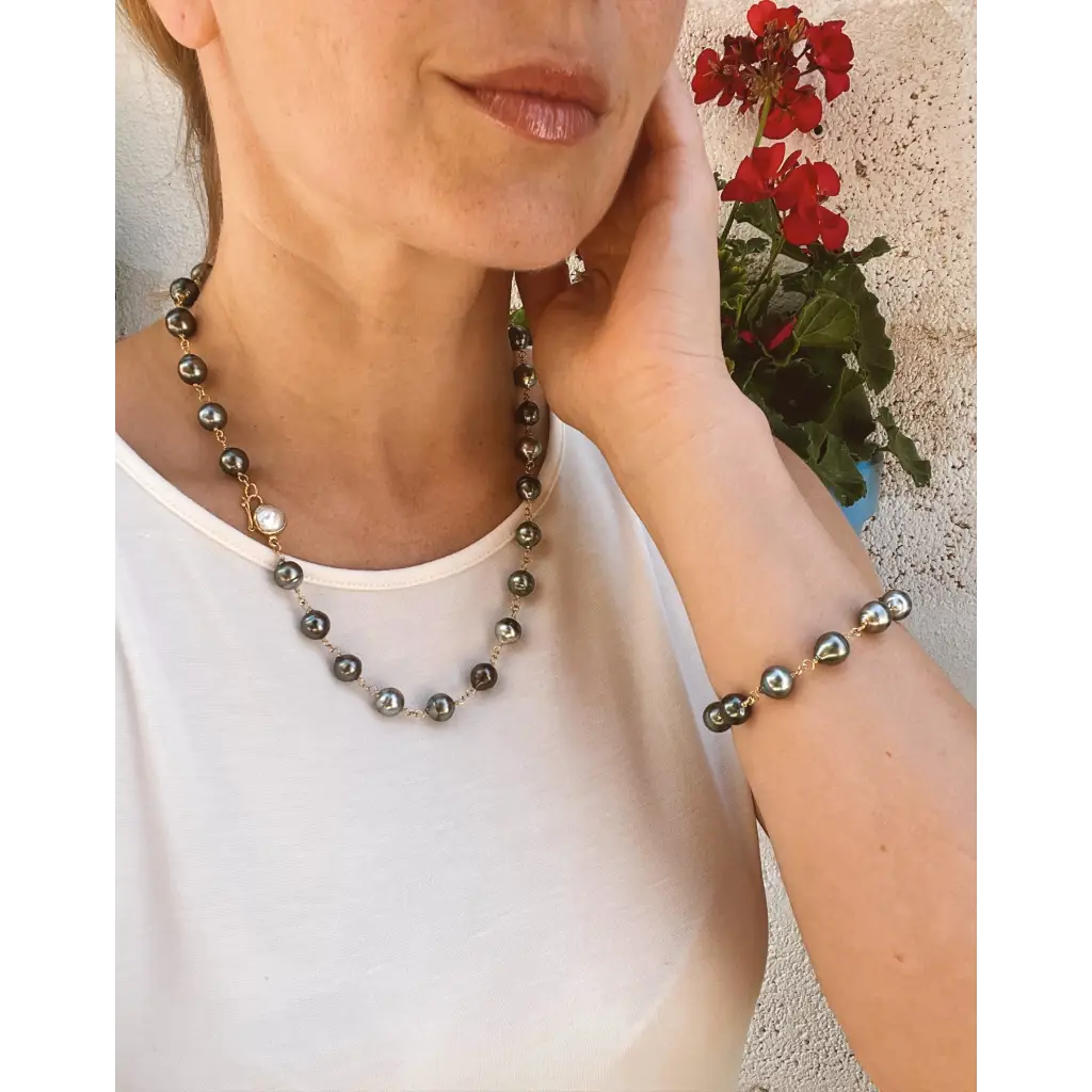 Tahitian pearl necklace and bracelet set