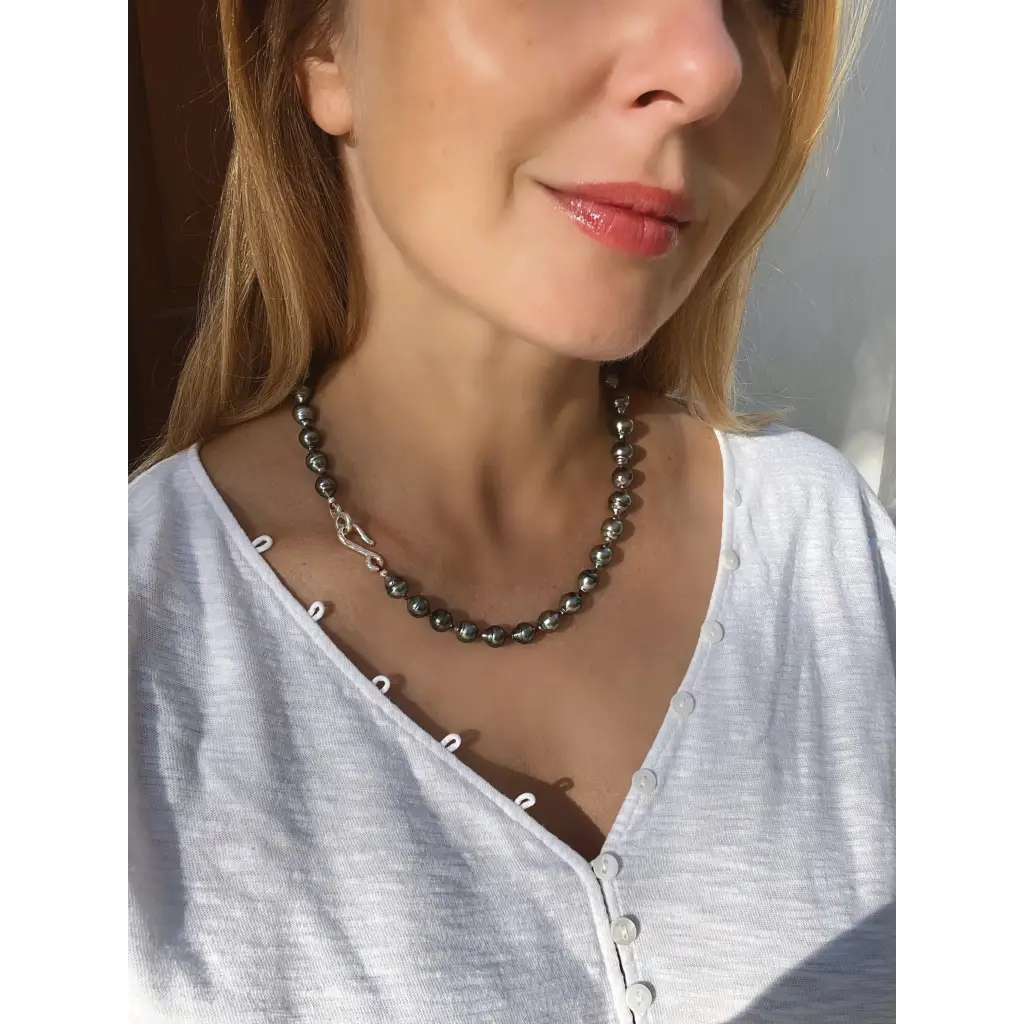 Tahitian pearl necklace with hand hammered silver hook clasp