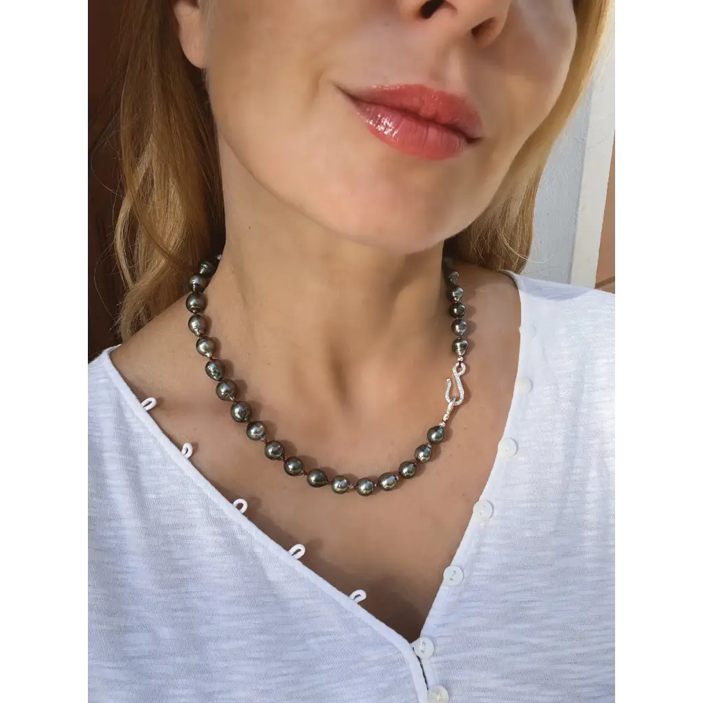 Tahitian pearl necklace with hand hammered silver hook clasp