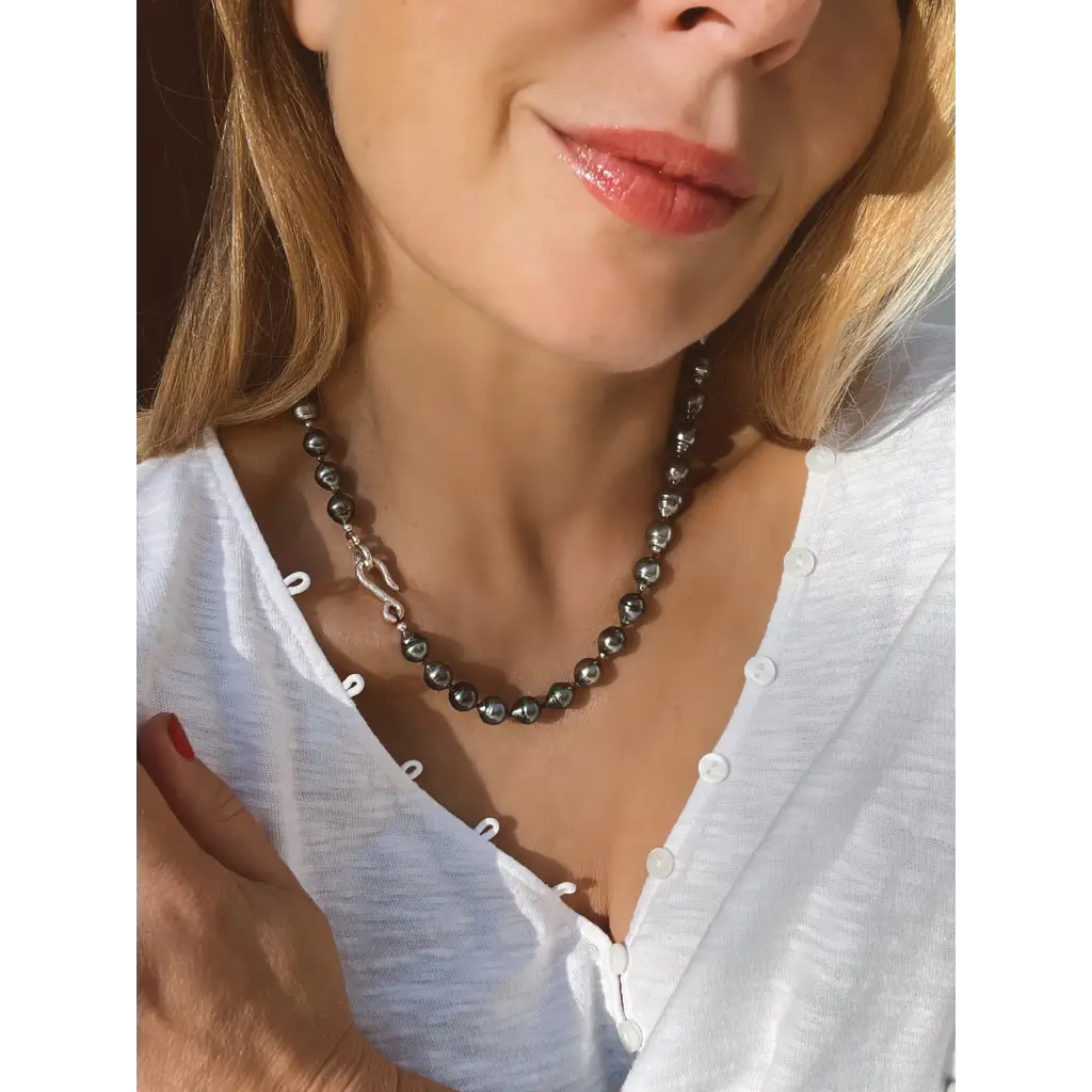 Tahitian pearl necklace with hand hammered silver hook clasp