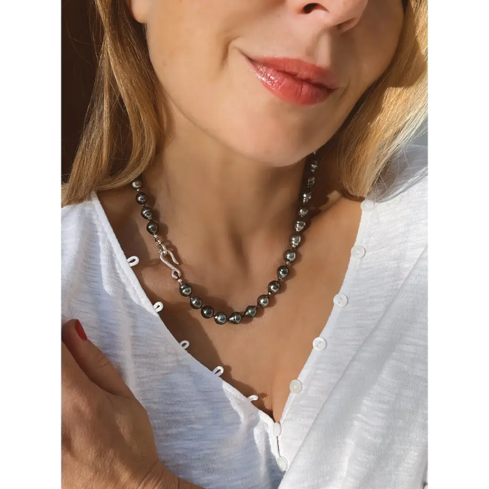 Tahitian pearl necklace with hand hammered silver hook clasp