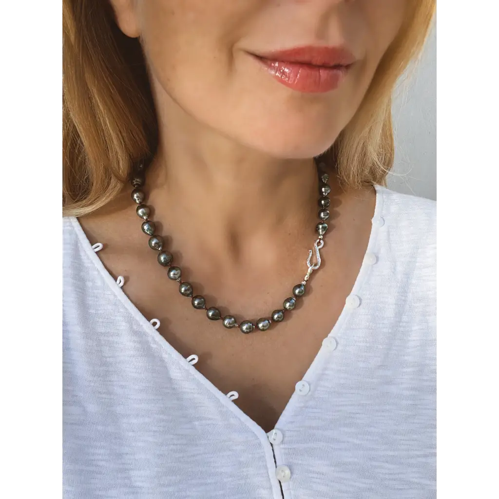 Tahitian pearl necklace with hand hammered silver hook clasp