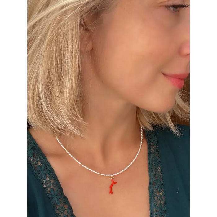 White mini pearl necklace and enamel silver pendant in