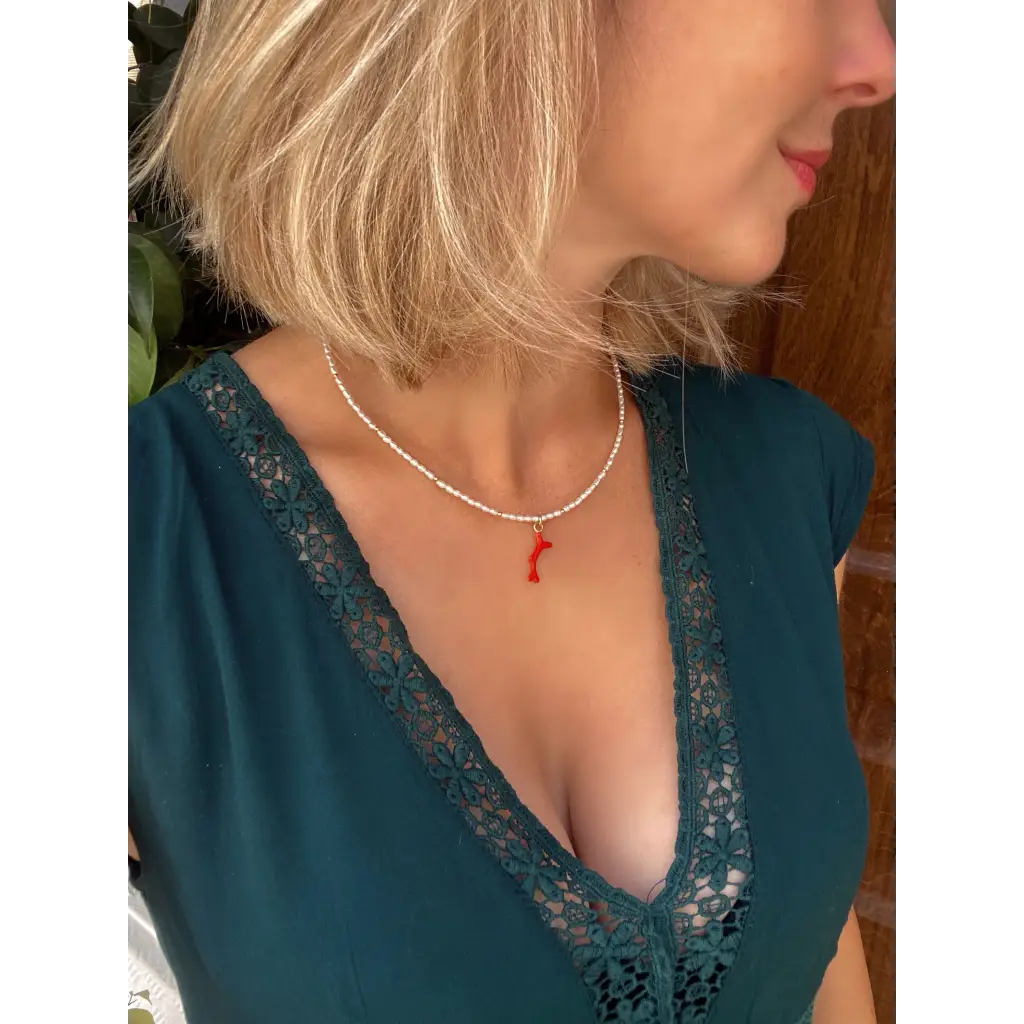 White mini pearl necklace and enamel silver pendant in