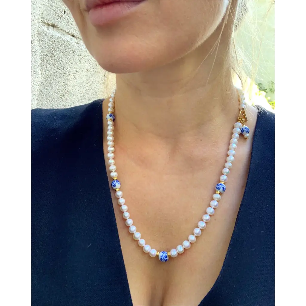 White natural pearls necklace with Chinese blue and white