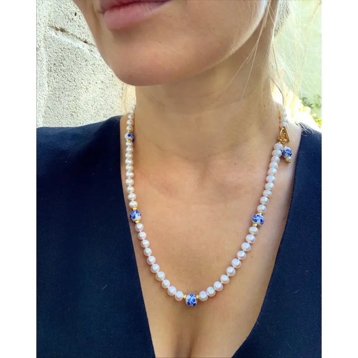 White natural pearls necklace with Chinese blue and white