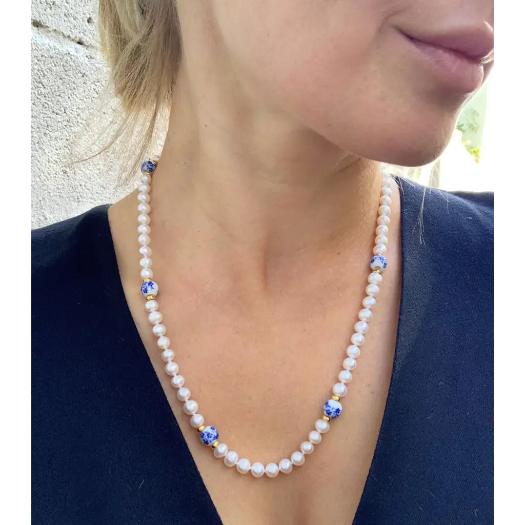 White natural pearls necklace with Chinese blue and white