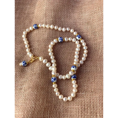 White natural pearls necklace with Chinese blue and white