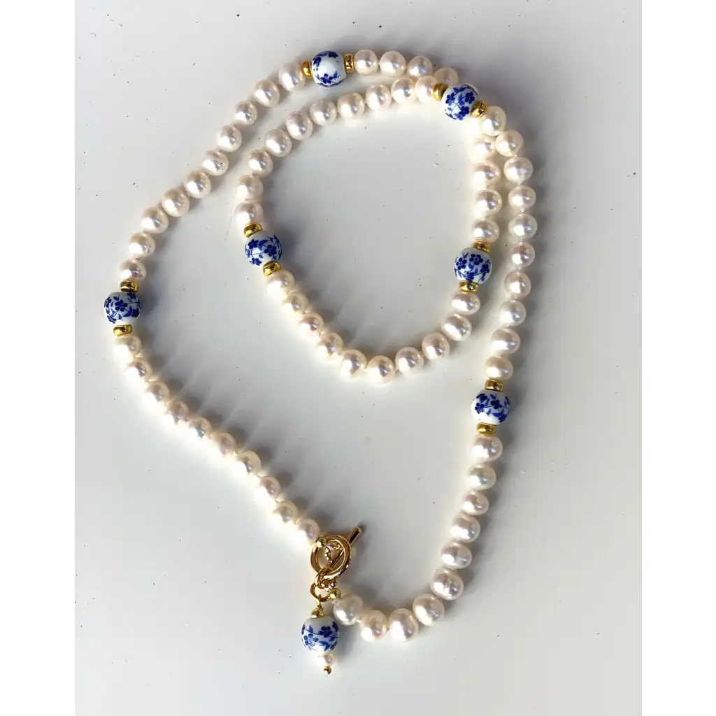 White natural pearls necklace with Chinese blue and white